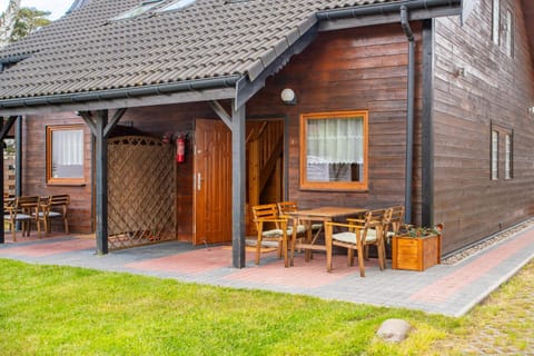 Property building, Patio, Day, Garden, Balcony/Terrace, Balcony/Terrace, Garden view