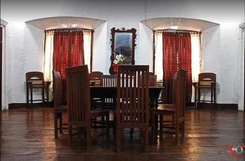 Seating area, Dining area