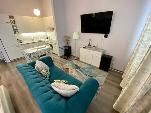 Bed, Kitchen or kitchenette, Living room, Seating area, Bedroom