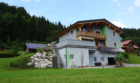 Property building, Garden, Balcony/Terrace