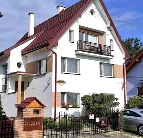 Property building, Day, Street view, Location, Parking