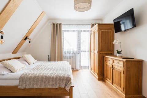 Bed, TV and multimedia, Photo of the whole room, Evening entertainment, Bedroom