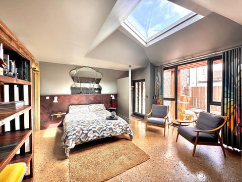 Bed, Living room, Photo of the whole room, Bedroom