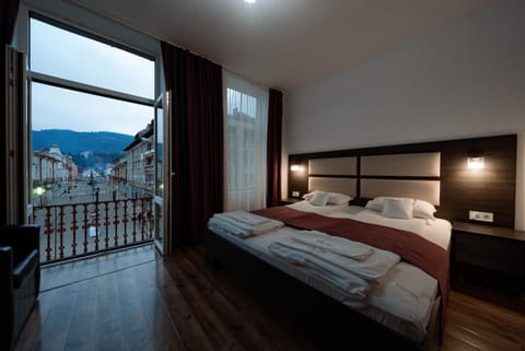 Natural landscape, Photo of the whole room, City view, Mountain view