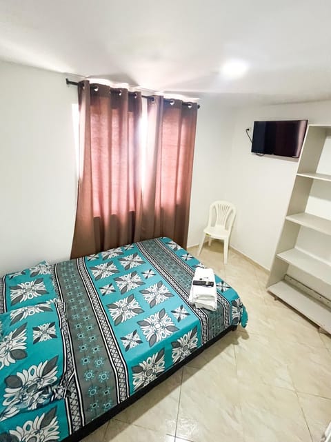Communal lounge/ TV room, Bed, TV and multimedia, Photo of the whole room, Evening entertainment, Bedroom, towels