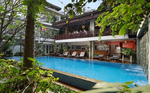 Property building, Restaurant/places to eat, Lounge or bar, Swimming pool, Swimming pool, sunbed