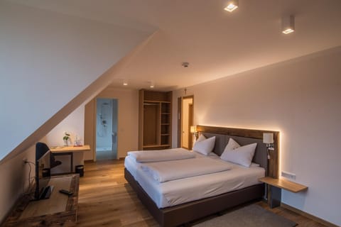 Bed, Photo of the whole room, Decorative detail