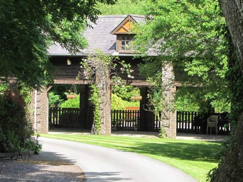 Property building, Facade/entrance, Garden