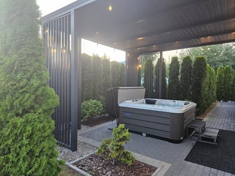 Hot Tub, Hot Tub