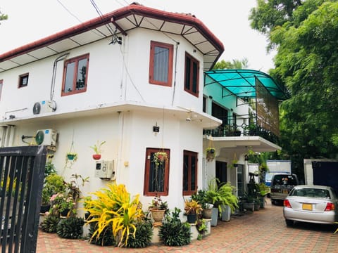 Property building, Day, Neighbourhood, Street view, Parking