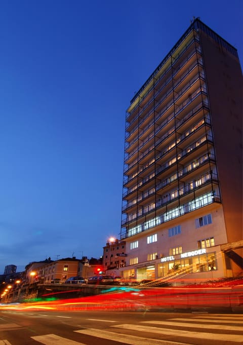 Facade/entrance