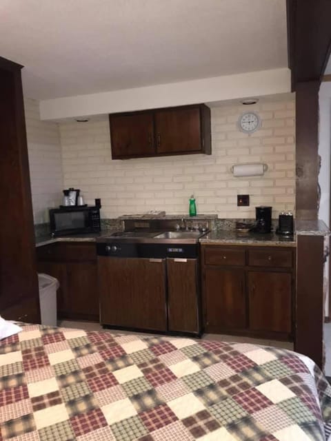 Bed, Kitchen or kitchenette