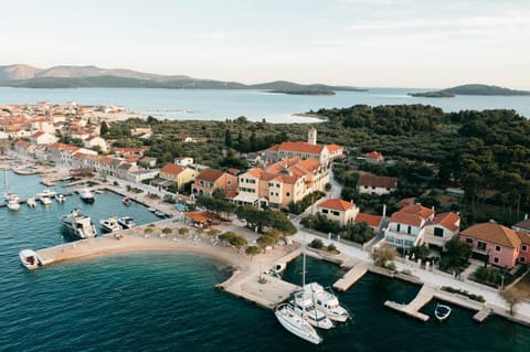 Neighbourhood, Bird's eye view