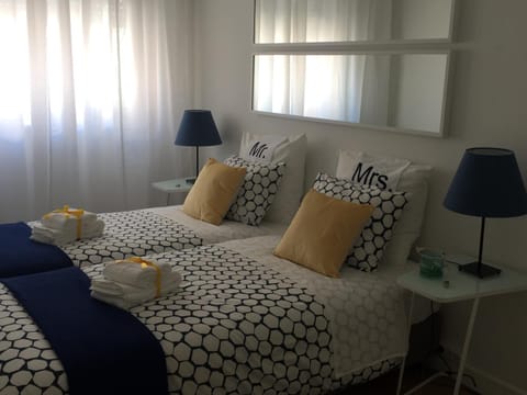 Photo of the whole room, Decorative detail