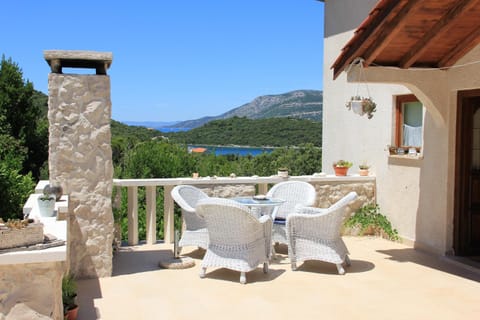 Patio, Garden, Internal: Not applicable to any particular room