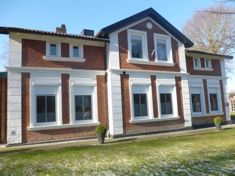 Property building, Day