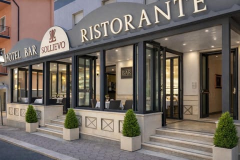 Property building, Restaurant/places to eat