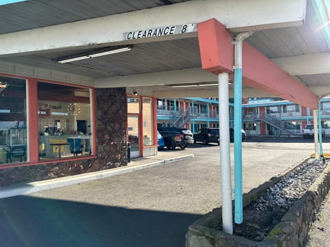 Property building, Patio, Parking