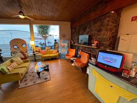 TV and multimedia, Lobby or reception, Seating area