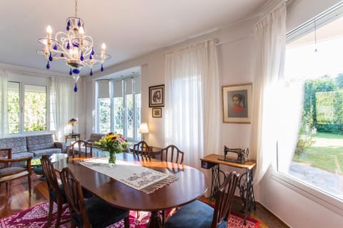 Living room, Seating area, Dining area, Garden view