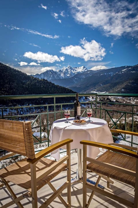 Day, Natural landscape, Winter, View (from property/room), Balcony/Terrace, Dining area, On site, Mountain view