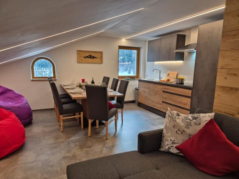 Living room, Dining area, kitchen