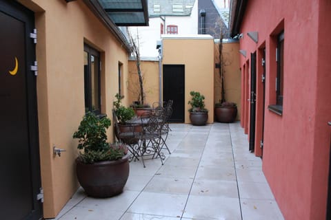 Property building, Patio, Balcony/Terrace