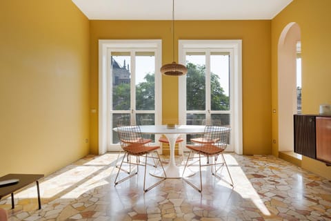 Living room, Seating area, Dining area
