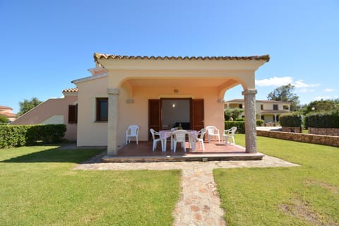 Property building, Facade/entrance, Garden