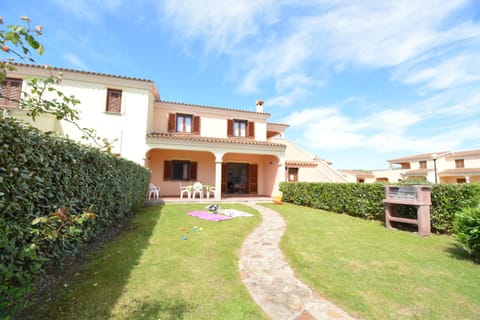 Property building, Facade/entrance, Garden