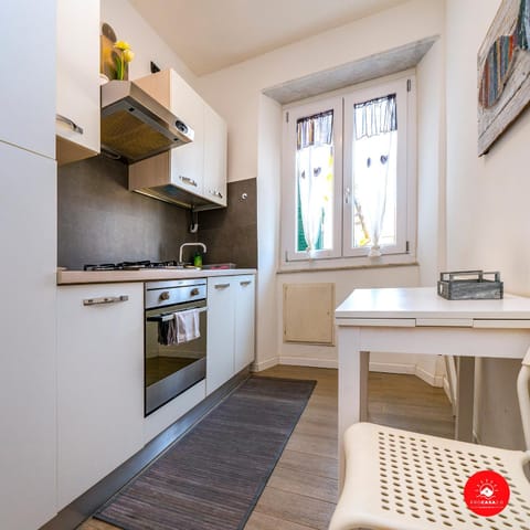 Kitchen or kitchenette, Dining area, pet friendly, stove