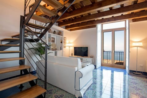 Balcony/Terrace, Living room, Photo of the whole room, Landmark view, Sea view