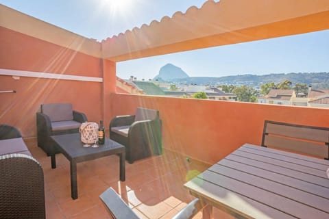 Balcony/Terrace, Mountain view