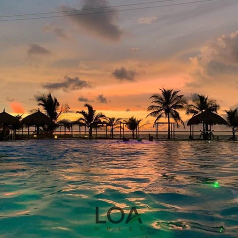 Swimming pool, Sunrise