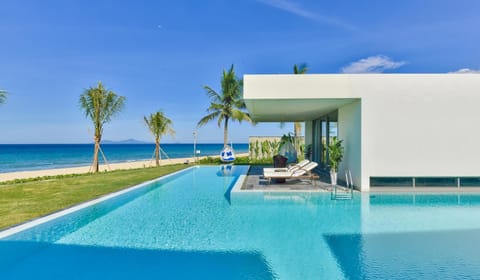 Property building, Day, Natural landscape, Pool view, Sea view, Swimming pool, sunbed