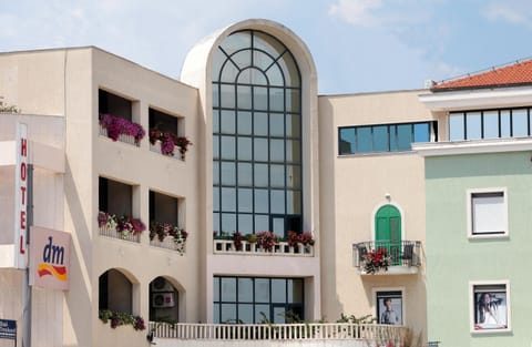 Property building, Day