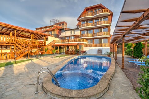 Property building, Patio, Garden, Balcony/Terrace, Swimming pool