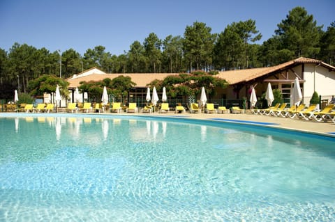 Solarium, Swimming pool, sunbed