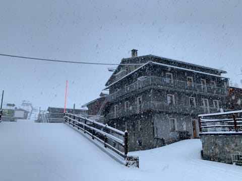 Property building, Winter, Ski School