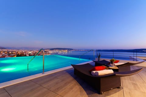 Natural landscape, View (from property/room), Pool view, Sea view, Swimming pool, sunbed