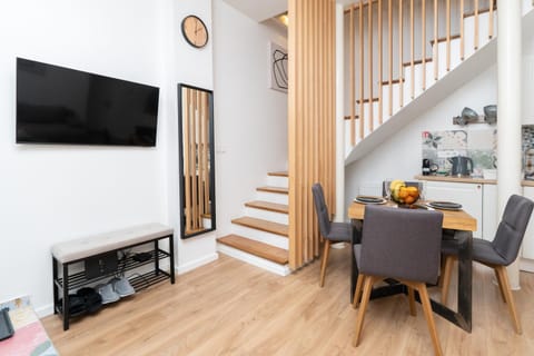 TV and multimedia, Living room, Dining area