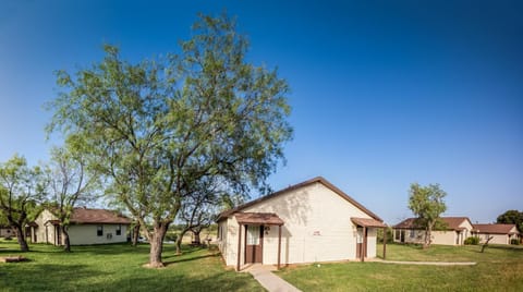 Bay Landing Camping Resort Cabin 14 Cabin in Texas