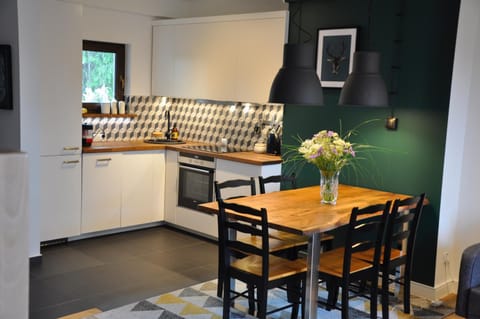 Kitchen or kitchenette, Dining area, pet friendly