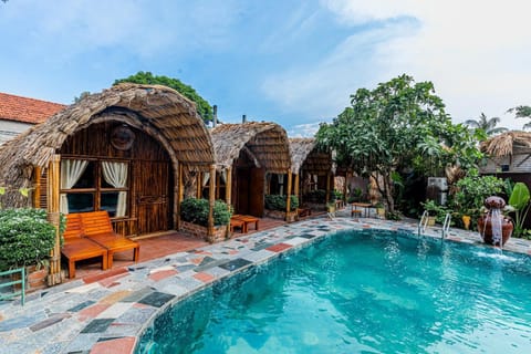 Day, Swimming pool, sunbed