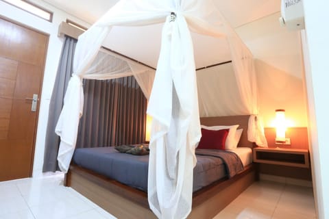 Bed, Photo of the whole room, Decorative detail