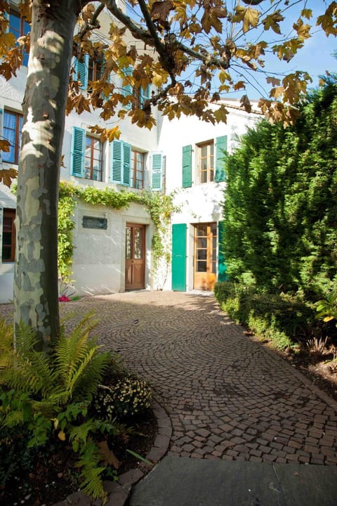 Patio, Facade/entrance, Balcony/Terrace