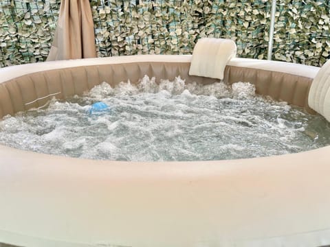 Property building, Spa and wellness centre/facilities