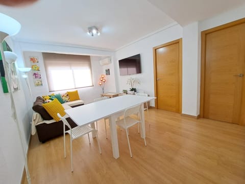 Céntrico apartamento en Valencia próximo parada de metro Ángel Guimerà Apartment in Valencia
