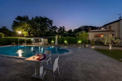Restaurant/places to eat, Swimming pool