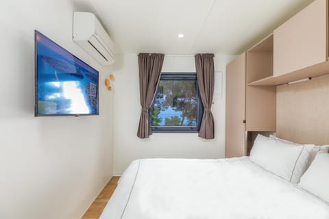 TV and multimedia, Bedroom, air conditioner